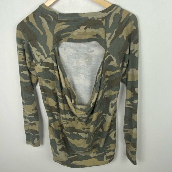 Chaser Green Camo Long Sleeve Sweatshirt Size XS Camouflage Open Back Sweater - Picture 8 of 9